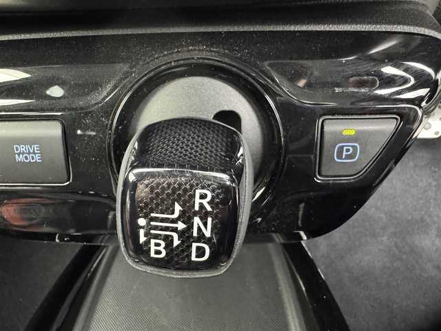 トヨタ プリウス ＰＨＶ S GRスポーツ 愛知県 2021(令3)年 5.8万km プラチナホワイトパールマイカ TSS /レーダークルーズコントロール　/GRキャリパー　/9インチ純正SDナビ　/Bluetooth　/フルセグTV　/シートヒーター　/ドライブレコーダー　（F/R）　/AC１００V 　/ハーフレザーシート　/革巻きステアリング　/ビルトインETC　/充電ケーブル　/LEDライト　/5人乗り　