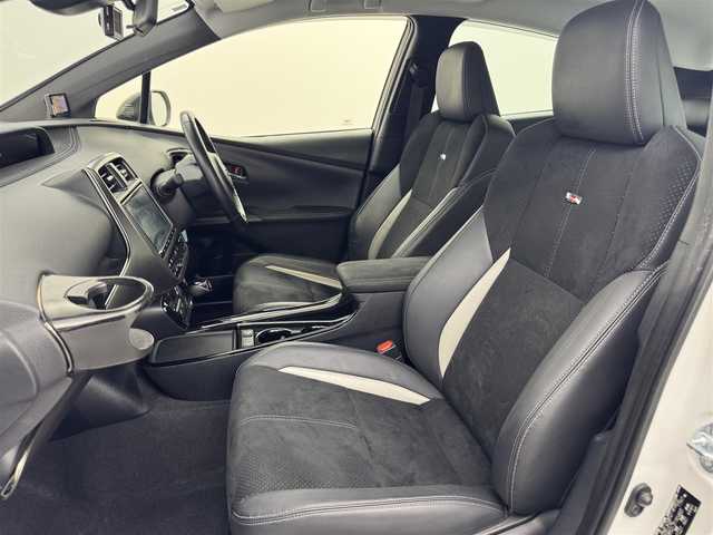 トヨタ プリウス ＰＨＶ S GRスポーツ 愛知県 2021(令3)年 5.8万km プラチナホワイトパールマイカ TSS /レーダークルーズコントロール　/GRキャリパー　/9インチ純正SDナビ　/Bluetooth　/フルセグTV　/シートヒーター　/ドライブレコーダー　（F/R）　/AC１００V 　/ハーフレザーシート　/革巻きステアリング　/ビルトインETC　/充電ケーブル　/LEDライト　/5人乗り　