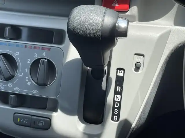 ダイハツ ミラ イース X SAⅢ 滋賀県 2019(令1)年 3.7万km ホワイト 禁煙車/社外ナビ/（CD/USB/ワンセグ）/バックカメラ/LEDライト/ETC/純正アルミホイール/コーナーセンサー/アイドリングストップ/オートハイビーム/リモコンキー/電格ミラー/フロアマット/ドアバイザー