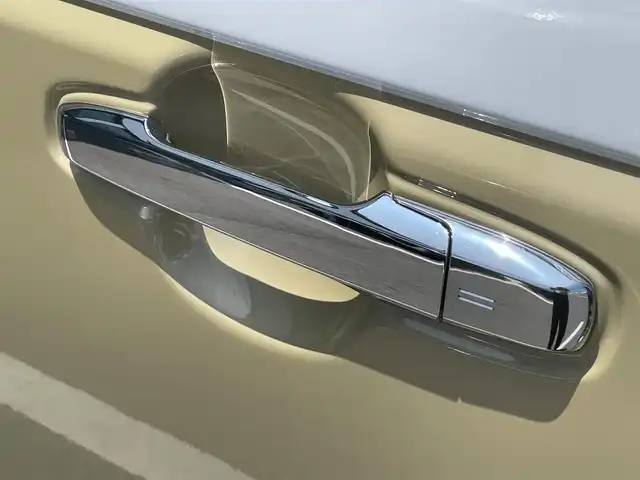 ダイハツ ムーヴ キャンバス ストライプス G 香川県 2022(令4)年 2.7万km シャイニングホワイトパール/サンドベージュメタリック 純正ディスプレイオーディオ/→AM/FM/Bluetooth/フルセグTV/衝突軽減ブレーキ/アイドリングストップ/両側パワースライドドア/コーナーセンサー/ドライブレコーダー/バックカメラ/ETC/シートヒーター/置くだけ充電/純正フロアマット/プッシュスタート/スマートキー/オートライト