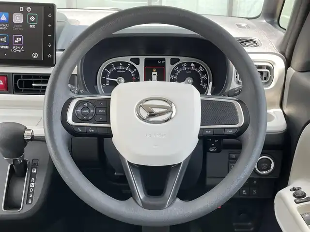 ダイハツ ムーヴ キャンバス ストライプス G 香川県 2022(令4)年 2.7万km シャイニングホワイトパール/サンドベージュメタリック 純正ディスプレイオーディオ/→AM/FM/Bluetooth/フルセグTV/衝突軽減ブレーキ/アイドリングストップ/両側パワースライドドア/コーナーセンサー/ドライブレコーダー/バックカメラ/ETC/シートヒーター/置くだけ充電/純正フロアマット/プッシュスタート/スマートキー/オートライト