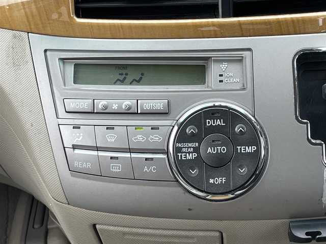 トヨタ エスティマ G 道央・札幌 2006(平18)年 17.6万km ホワイトパールクリスタルシャイン ４WD/寒冷地仕様/純正ディーラーOPナビ/CD/DVD/SD/フルセグ/純正フリップダウンモニター/クルーズコントロール/バックカメラ/ビルトインETC/センターデフロック/AFS/両側パワースライドドア/パワーバックドア/D席パワーシート/電動格納サードシート/2列目オットマン/レザー調シートカバー/革巻きウッドコンビステアリング/MTモード付AT/プッシュスタート/スマートキー/ハロゲンヘッドライト/オートライト/フォグランプ/電動格納ミラー/ウィンカーミラー/純正フロアマット/ドアバイザー/スペアキー/社外エンジンスターター