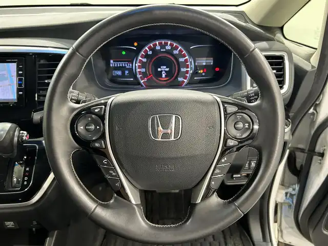 ホンダ オデッセイ アブソルート ホンダセンシング 大阪府 2018(平30)年 3万km プラチナホワイトパール 純正ナビ/両側パワースライドドア/衝突軽減ブレーキ/レーダークルーズコントロール/車線逸脱警報/先行車発進告知/バックカメラ/パドルシフト/ＥＴＣ２．０/アイドリングストップ/ＩＳＯＦＩＸ/純正フロアマット/ＵＳＢ入力端子/アクセサリーソケット/プッシュスタート