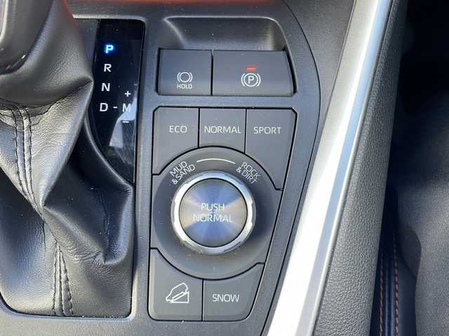 トヨタ ＲＡＶ４ アドベンチャー 富山県 2023(令5)年 2.4万km アティチュードブラックマイカ 禁煙車/４WD/純正ディスプレイオーディオ/フルセグTV/Bluetooth/プリクラッシュセーフティ/クリアランスソナー/レーンキープアシスト/レーダークルーズコントロール/デジタルインナーミラー/パワーシート/電動リアゲート/シートヒーター/ステアリングスイッチ/ルーフレール/ETC2.0