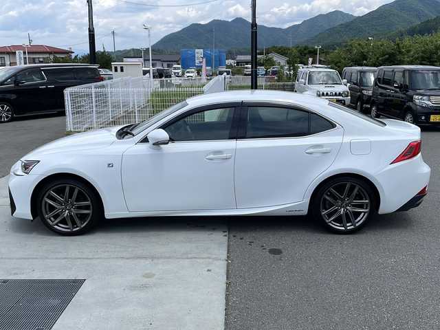 レクサス ＩＳ 300h Fスポーツ 山梨県 2017(平29)年 2.9万km ホワイトノーヴァガラスフレーク 純正ナビ/バックカメラ/BT/CD/DVD/TV/ビルトインETC2.0/レーダークルーズコントロール/ハーフレザーシート/前席シートヒーター/LEDヘッドライト/パドルシフト/ドライブレコーダー/レクサスセーフティシステム/純正マット/スマートキー/スペアキー1本