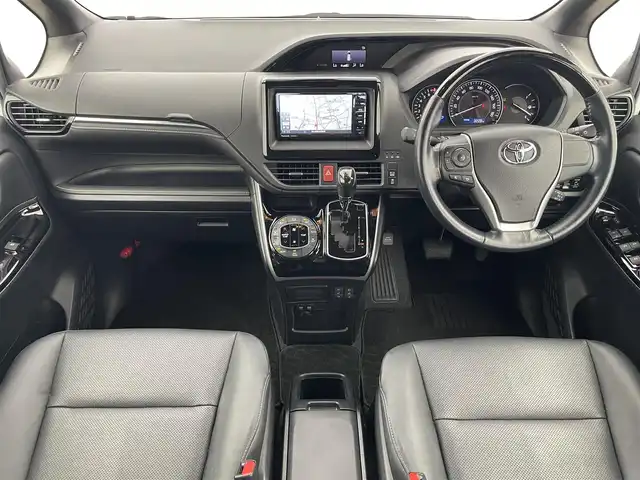 トヨタ エスクァイア Gi 富山県 2018(平30)年 6.2万km ホワイトパールクリスタルシャイン 社外ナビ（AM/FM/CD/DVD/SD/USB/BT）/フルセグTV/バックカメラ/両側パワースライドドア/プリクラッシュセーフティ/レーダークルーズコントロール/レーンキープアシスト/オートマチックハイビーム/LEDヘッドライト/レザーシート/前席シートヒーター/ビルトインＥＴＣ/ドライブレコーダー/スマートキー/スペアキー有/プッシュスタート/アイドリングストップ/純正フロアマット