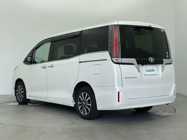 トヨタ エスクァイア Gi 富山県 2018(平30)年 6.2万km ホワイトパールクリスタルシャイン 社外ナビ（AM/FM/CD/DVD/SD/USB/BT）/フルセグTV/バックカメラ/両側パワースライドドア/プリクラッシュセーフティ/レーダークルーズコントロール/レーンキープアシスト/オートマチックハイビーム/LEDヘッドライト/レザーシート/前席シートヒーター/ビルトインＥＴＣ/ドライブレコーダー/スマートキー/スペアキー有/プッシュスタート/アイドリングストップ/純正フロアマット