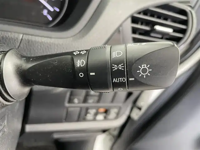 トヨタ エスクァイア Gi 富山県 2018(平30)年 6.2万km ホワイトパールクリスタルシャイン 社外ナビ（AM/FM/CD/DVD/SD/USB/BT）/フルセグTV/バックカメラ/両側パワースライドドア/プリクラッシュセーフティ/レーダークルーズコントロール/レーンキープアシスト/オートマチックハイビーム/LEDヘッドライト/レザーシート/前席シートヒーター/ビルトインＥＴＣ/ドライブレコーダー/スマートキー/スペアキー有/プッシュスタート/アイドリングストップ/純正フロアマット