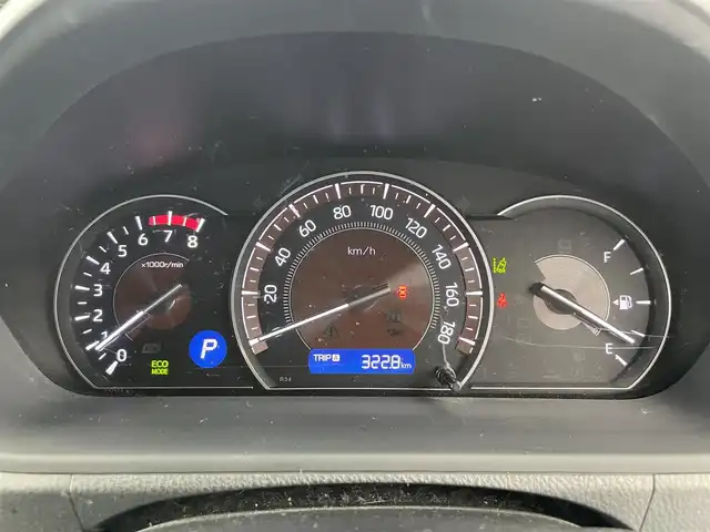 トヨタ エスクァイア Gi 富山県 2018(平30)年 6.2万km ホワイトパールクリスタルシャイン 社外ナビ（AM/FM/CD/DVD/SD/USB/BT）/フルセグTV/バックカメラ/両側パワースライドドア/プリクラッシュセーフティ/レーダークルーズコントロール/レーンキープアシスト/オートマチックハイビーム/LEDヘッドライト/レザーシート/前席シートヒーター/ビルトインＥＴＣ/ドライブレコーダー/スマートキー/スペアキー有/プッシュスタート/アイドリングストップ/純正フロアマット