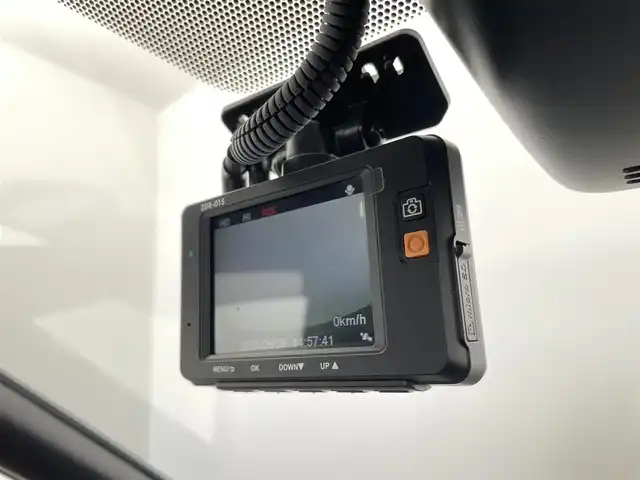 トヨタ エスクァイア Gi 富山県 2018(平30)年 6.2万km ホワイトパールクリスタルシャイン 社外ナビ（AM/FM/CD/DVD/SD/USB/BT）/フルセグTV/バックカメラ/両側パワースライドドア/プリクラッシュセーフティ/レーダークルーズコントロール/レーンキープアシスト/オートマチックハイビーム/LEDヘッドライト/レザーシート/前席シートヒーター/ビルトインＥＴＣ/ドライブレコーダー/スマートキー/スペアキー有/プッシュスタート/アイドリングストップ/純正フロアマット