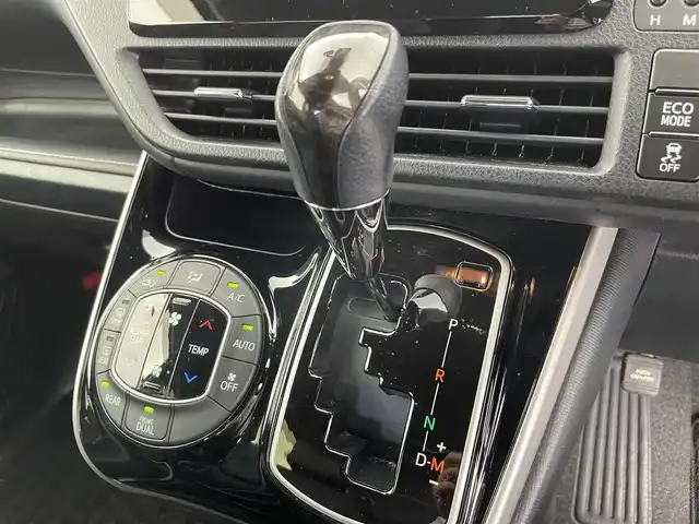 トヨタ エスクァイア Gi 富山県 2018(平30)年 6.2万km ホワイトパールクリスタルシャイン 社外ナビ（AM/FM/CD/DVD/SD/USB/BT）/フルセグTV/バックカメラ/両側パワースライドドア/プリクラッシュセーフティ/レーダークルーズコントロール/レーンキープアシスト/オートマチックハイビーム/LEDヘッドライト/レザーシート/前席シートヒーター/ビルトインＥＴＣ/ドライブレコーダー/スマートキー/スペアキー有/プッシュスタート/アイドリングストップ/純正フロアマット