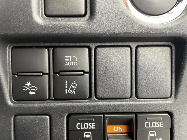 トヨタ エスクァイア Gi 富山県 2018(平30)年 6.2万km ホワイトパールクリスタルシャイン 社外ナビ（AM/FM/CD/DVD/SD/USB/BT）/フルセグTV/バックカメラ/両側パワースライドドア/プリクラッシュセーフティ/レーダークルーズコントロール/レーンキープアシスト/オートマチックハイビーム/LEDヘッドライト/レザーシート/前席シートヒーター/ビルトインＥＴＣ/ドライブレコーダー/スマートキー/スペアキー有/プッシュスタート/アイドリングストップ/純正フロアマット