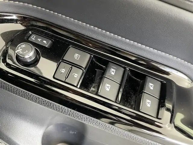 トヨタ エスクァイア Gi 富山県 2018(平30)年 6.2万km ホワイトパールクリスタルシャイン 社外ナビ（AM/FM/CD/DVD/SD/USB/BT）/フルセグTV/バックカメラ/両側パワースライドドア/プリクラッシュセーフティ/レーダークルーズコントロール/レーンキープアシスト/オートマチックハイビーム/LEDヘッドライト/レザーシート/前席シートヒーター/ビルトインＥＴＣ/ドライブレコーダー/スマートキー/スペアキー有/プッシュスタート/アイドリングストップ/純正フロアマット