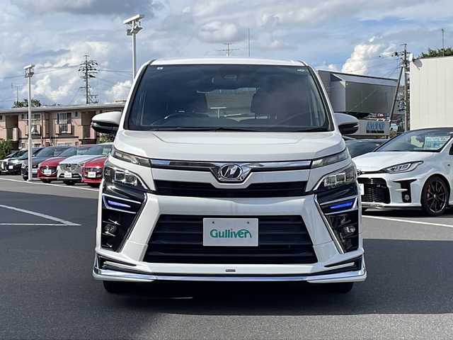 トヨタ ヴォクシー ZS 長野県 2017(平29)年 7.9万km ホワイトパールクリスタルシャイン セーフティーセンス/・プリクラッシュセーフティ/・レーンディパーチャーアラート/・オートマチックハイビーム/モデリスタエアロ（F・S・R）/アルパイン7インチナビ【7WZ】/（CD/DVD/フルセグTV/BT）/バックカメラ/アルパインフリップダウンモニター/ビルトインETC/両側パワースライドドア/クルーズコントロール/革巻きステアリング/ステアリングスイッチ/アイドリングストップ/スマートキー/Pスタート/純正フロアマット/純正16インチAW/モデリスタ18インチAWサマータイヤ積み込み