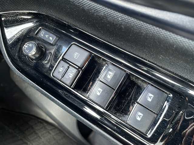 トヨタ ヴォクシー ZS 長野県 2017(平29)年 7.9万km ホワイトパールクリスタルシャイン セーフティーセンス/・プリクラッシュセーフティ/・レーンディパーチャーアラート/・オートマチックハイビーム/モデリスタエアロ（F・S・R）/アルパイン7インチナビ【7WZ】/（CD/DVD/フルセグTV/BT）/バックカメラ/アルパインフリップダウンモニター/ビルトインETC/両側パワースライドドア/クルーズコントロール/革巻きステアリング/ステアリングスイッチ/アイドリングストップ/スマートキー/Pスタート/純正フロアマット/純正16インチAW/モデリスタ18インチAWサマータイヤ積み込み