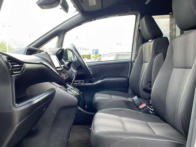 トヨタ ヴォクシー ZS 長野県 2017(平29)年 7.9万km ホワイトパールクリスタルシャイン セーフティーセンス/・プリクラッシュセーフティ/・レーンディパーチャーアラート/・オートマチックハイビーム/モデリスタエアロ（F・S・R）/アルパイン7インチナビ【7WZ】/（CD/DVD/フルセグTV/BT）/バックカメラ/アルパインフリップダウンモニター/ビルトインETC/両側パワースライドドア/クルーズコントロール/革巻きステアリング/ステアリングスイッチ/アイドリングストップ/スマートキー/Pスタート/純正フロアマット/純正16インチAW/モデリスタ18インチAWサマータイヤ積み込み