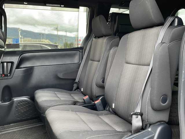 トヨタ ヴォクシー ZS 長野県 2017(平29)年 7.9万km ホワイトパールクリスタルシャイン セーフティーセンス/・プリクラッシュセーフティ/・レーンディパーチャーアラート/・オートマチックハイビーム/モデリスタエアロ（F・S・R）/アルパイン7インチナビ【7WZ】/（CD/DVD/フルセグTV/BT）/バックカメラ/アルパインフリップダウンモニター/ビルトインETC/両側パワースライドドア/クルーズコントロール/革巻きステアリング/ステアリングスイッチ/アイドリングストップ/スマートキー/Pスタート/純正フロアマット/純正16インチAW/モデリスタ18インチAWサマータイヤ積み込み