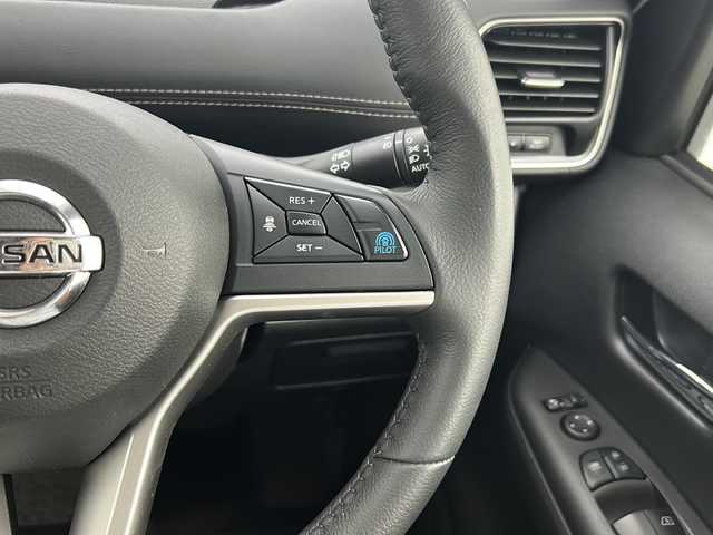 日産 セレナ ハイウェイスターVセレクションⅡ 宮城県 2018(平30)年 6.7万km ブリリアントホワイトパール アラウンドビューモニター/プロパイロット/エマージェンシーブレーキ/車線逸脱警報/インテリジェントパーキングアシスト/デジタルインナーミラー/両側パワースライドドア/純正フリップダウンモニター/純正9型ナビ/・CD.DVD.BT.SD.USB/フルセグTV/純正ドライブレコーダー（フロント）/ETC/プッシュスタート/スマートキー/電動パーキングブレーキ/AUTOHOLD/LEDヘッドライト/フォグライト/革巻きステアリング/ステアリングスイッチ/純正フロアマット/純正ドアバイザー/純正16インチアルミホイール/ロールサンシェード/シートバックテーブル