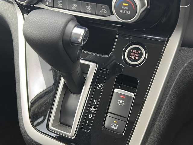 日産 セレナ ハイウェイスターVセレクションⅡ 宮城県 2018(平30)年 6.7万km ブリリアントホワイトパール アラウンドビューモニター/プロパイロット/エマージェンシーブレーキ/車線逸脱警報/インテリジェントパーキングアシスト/デジタルインナーミラー/両側パワースライドドア/純正フリップダウンモニター/純正9型ナビ/・CD.DVD.BT.SD.USB/フルセグTV/純正ドライブレコーダー（フロント）/ETC/プッシュスタート/スマートキー/電動パーキングブレーキ/AUTOHOLD/LEDヘッドライト/フォグライト/革巻きステアリング/ステアリングスイッチ/純正フロアマット/純正ドアバイザー/純正16インチアルミホイール/ロールサンシェード/シートバックテーブル