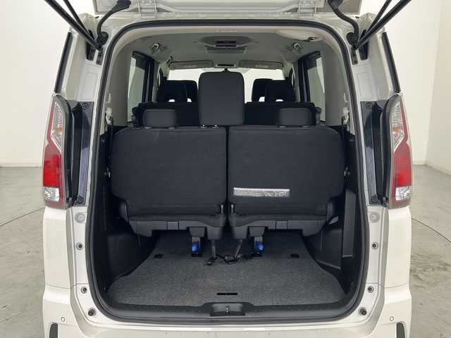 日産 セレナ ハイウェイスターVセレクションⅡ 宮城県 2018(平30)年 6.7万km ブリリアントホワイトパール アラウンドビューモニター/プロパイロット/エマージェンシーブレーキ/車線逸脱警報/インテリジェントパーキングアシスト/デジタルインナーミラー/両側パワースライドドア/純正フリップダウンモニター/純正9型ナビ/・CD.DVD.BT.SD.USB/フルセグTV/純正ドライブレコーダー（フロント）/ETC/プッシュスタート/スマートキー/電動パーキングブレーキ/AUTOHOLD/LEDヘッドライト/フォグライト/革巻きステアリング/ステアリングスイッチ/純正フロアマット/純正ドアバイザー/純正16インチアルミホイール/ロールサンシェード/シートバックテーブル