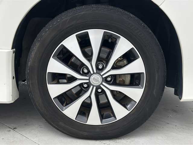 日産 セレナ ハイウェイスターVセレクションⅡ 宮城県 2018(平30)年 6.7万km ブリリアントホワイトパール アラウンドビューモニター/プロパイロット/エマージェンシーブレーキ/車線逸脱警報/インテリジェントパーキングアシスト/デジタルインナーミラー/両側パワースライドドア/純正フリップダウンモニター/純正9型ナビ/・CD.DVD.BT.SD.USB/フルセグTV/純正ドライブレコーダー（フロント）/ETC/プッシュスタート/スマートキー/電動パーキングブレーキ/AUTOHOLD/LEDヘッドライト/フォグライト/革巻きステアリング/ステアリングスイッチ/純正フロアマット/純正ドアバイザー/純正16インチアルミホイール/ロールサンシェード/シートバックテーブル
