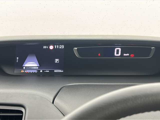 日産 セレナ ハイウェイスターVセレクションⅡ 宮城県 2018(平30)年 6.7万km ブリリアントホワイトパール アラウンドビューモニター/プロパイロット/エマージェンシーブレーキ/車線逸脱警報/インテリジェントパーキングアシスト/デジタルインナーミラー/両側パワースライドドア/純正フリップダウンモニター/純正9型ナビ/・CD.DVD.BT.SD.USB/フルセグTV/純正ドライブレコーダー（フロント）/ETC/プッシュスタート/スマートキー/電動パーキングブレーキ/AUTOHOLD/LEDヘッドライト/フォグライト/革巻きステアリング/ステアリングスイッチ/純正フロアマット/純正ドアバイザー/純正16インチアルミホイール/ロールサンシェード/シートバックテーブル