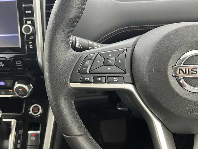 日産 セレナ ハイウェイスターVセレクションⅡ 宮城県 2018(平30)年 6.7万km ブリリアントホワイトパール アラウンドビューモニター/プロパイロット/エマージェンシーブレーキ/車線逸脱警報/インテリジェントパーキングアシスト/デジタルインナーミラー/両側パワースライドドア/純正フリップダウンモニター/純正9型ナビ/・CD.DVD.BT.SD.USB/フルセグTV/純正ドライブレコーダー（フロント）/ETC/プッシュスタート/スマートキー/電動パーキングブレーキ/AUTOHOLD/LEDヘッドライト/フォグライト/革巻きステアリング/ステアリングスイッチ/純正フロアマット/純正ドアバイザー/純正16インチアルミホイール/ロールサンシェード/シートバックテーブル