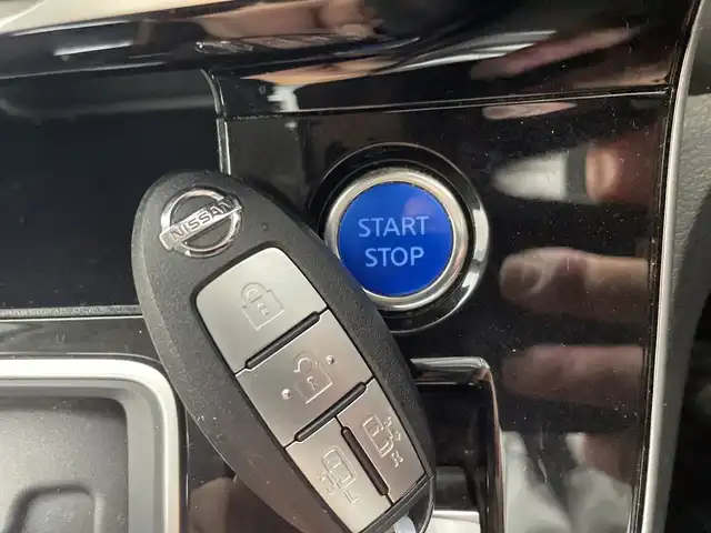日産 セレナ e－パワー ハイウェイスター V 群馬県 2021(令3)年 6.4万km ブリリアントホワイトパール 純正１０型ナビ　純正１１型後席モニター　プロパイロット　全方位カメラ　衝突被害軽減ブレーキ　レーンキープアシスト　前後ドライブレコーダー　両側パワースライドドア　ＬＥＤヘッドライト　ＥＴＣ　禁煙車