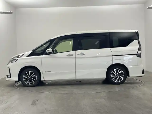 日産 セレナ e－パワー ハイウェイスター V 群馬県 2021(令3)年 6.4万km ブリリアントホワイトパール 純正１０型ナビ　純正１１型後席モニター　プロパイロット　全方位カメラ　衝突被害軽減ブレーキ　レーンキープアシスト　前後ドライブレコーダー　両側パワースライドドア　ＬＥＤヘッドライト　ＥＴＣ　禁煙車