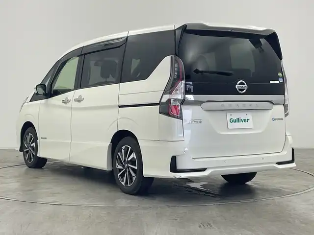日産 セレナ e－パワー ハイウェイスター V 群馬県 2021(令3)年 6.4万km ブリリアントホワイトパール 純正１０型ナビ　純正１１型後席モニター　プロパイロット　全方位カメラ　衝突被害軽減ブレーキ　レーンキープアシスト　前後ドライブレコーダー　両側パワースライドドア　ＬＥＤヘッドライト　ＥＴＣ　禁煙車
