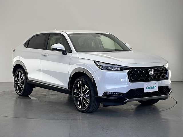 ホンダ ヴェゼル ハイブリッド e:HEV Z 長野県 2025(令7)年 0.1千km パール 4WD/純正ディスプレイオーディオ（ナビ付）/（フルセグ／Bluetooth／AppleCarPley／AndroidAuto）/バックカメラ/ホンダセンシン　　　グ/・衝突軽減ブレーキ/・レーンキープアシスト/・レーダークルーズコントロール/・前後コーナーセンサー/・ブラインドスポットモニター/・標識認識機能/・先行車発進機能/電動リアゲート/ビルトインETC2．0/前席シートヒーター/ステアリングヒーター/置くだけ充電/電動ホールド/ステアリングスイッチ/スマートキー/スペアキー