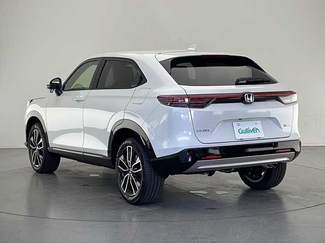 ホンダ ヴェゼル ハイブリッド e:HEV Z 長野県 2025(令7)年 0.1千km パール 4WD/純正ディスプレイオーディオ（ナビ付）/（フルセグ／Bluetooth／AppleCarPley／AndroidAuto）/バックカメラ/ホンダセンシン　　　グ/・衝突軽減ブレーキ/・レーンキープアシスト/・レーダークルーズコントロール/・前後コーナーセンサー/・ブラインドスポットモニター/・標識認識機能/・先行車発進機能/電動リアゲート/ビルトインETC2．0/前席シートヒーター/ステアリングヒーター/置くだけ充電/電動ホールド/ステアリングスイッチ/スマートキー/スペアキー