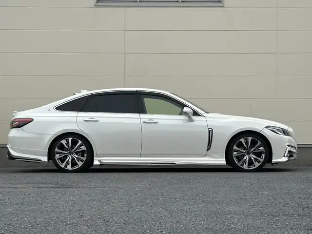 トヨタ クラウン ハイブリッド RS アドバンス 茨城県 2020(令2)年 6万km ホワイトパールクリスタルシャイン モデリスタフルエアロ/純正ナビ/フルセグＴＶ/Ｂｌｕｅｔｏｏｔｈ接続/バックカメラ/クルーズコントロール/デジタルインナーミラー/純正ドライブレコーダー/ビルトインＥＴＣ/ＵＳＢ入力/純正１９インチアルミホイール/純正フロアマット/ＬＥＤヘッドライト/パワーシート