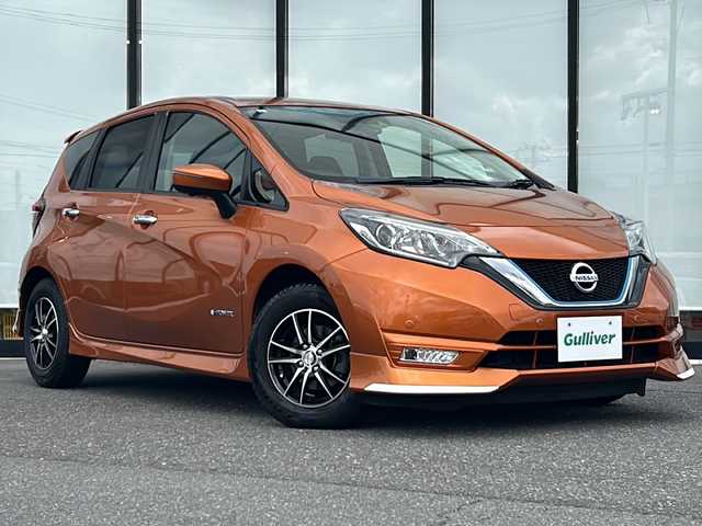 日産 ノート e－パワー X 山形県 2016(平28)年 3.5万km プレミアムコロナオレンジ エマージェンシーブレーキ/横滑り防止装置/レーンキープアシスト/前後コーナーセンサー/前後ドライブレコーダー/デジタルインナーミラー/全周囲カメラ/純正ナビ/(Bluetooth/フルセグ/AM/FM)/ステアリングスイッチ/ETC/純正フロアマット/電動格納ウインカーミラー/社外AW/LEDオートライト/フォグランプ