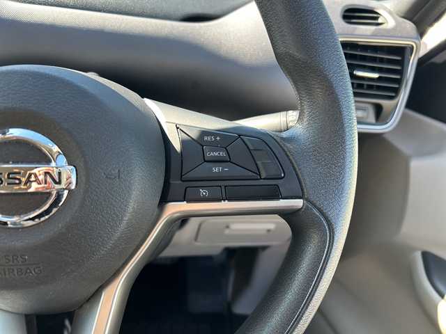 日産 セレナ X 千葉県 2017(平29)年 7.6万km ブリリアントシルバー ナビＭＭ３１６Ｄ－Ｗ　全方位カメラ　両側電動スライドドア　フルセグＴＶ　ＢＴ　エマブレ　クルコン　アイドリングストップ　ＥＴＣ　ステアスイッチ　オートライト　前後センサー　マット　バイザー　インテリキ