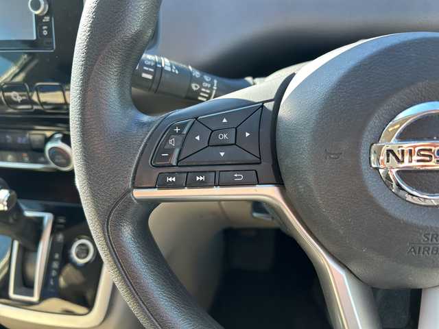 日産 セレナ X 千葉県 2017(平29)年 7.6万km ブリリアントシルバー ナビＭＭ３１６Ｄ－Ｗ　全方位カメラ　両側電動スライドドア　フルセグＴＶ　ＢＴ　エマブレ　クルコン　アイドリングストップ　ＥＴＣ　ステアスイッチ　オートライト　前後センサー　マット　バイザー　インテリキ