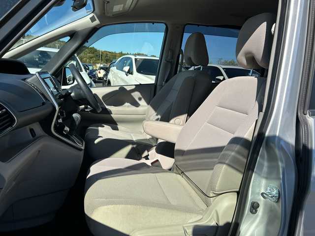 日産 セレナ X 千葉県 2017(平29)年 7.6万km ブリリアントシルバー ナビＭＭ３１６Ｄ－Ｗ　全方位カメラ　両側電動スライドドア　フルセグＴＶ　ＢＴ　エマブレ　クルコン　アイドリングストップ　ＥＴＣ　ステアスイッチ　オートライト　前後センサー　マット　バイザー　インテリキ