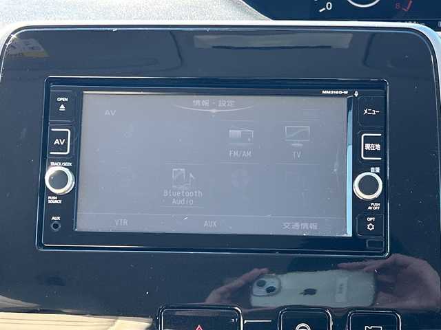 日産 セレナ X 千葉県 2017(平29)年 7.6万km ブリリアントシルバー ナビＭＭ３１６Ｄ－Ｗ　全方位カメラ　両側電動スライドドア　フルセグＴＶ　ＢＴ　エマブレ　クルコン　アイドリングストップ　ＥＴＣ　ステアスイッチ　オートライト　前後センサー　マット　バイザー　インテリキ