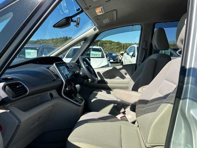 日産 セレナ X 千葉県 2017(平29)年 7.6万km ブリリアントシルバー ナビＭＭ３１６Ｄ－Ｗ　全方位カメラ　両側電動スライドドア　フルセグＴＶ　ＢＴ　エマブレ　クルコン　アイドリングストップ　ＥＴＣ　ステアスイッチ　オートライト　前後センサー　マット　バイザー　インテリキ