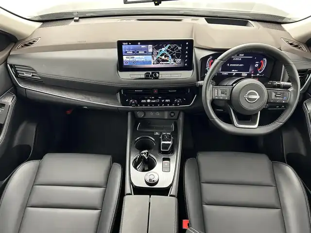 日産 エクストレイル G e－4ORCE 熊本県 2023(令5)年 3.2万km ダイヤモンドブラック 純正ナビ（ApplCarPlay・AndroidAuto・フルセグ・BT・USB）　/全周囲カメラ　/ビルトインＥＴＣ２．０　/純正前後ドライブレコーダー　/インテリジェントルームミラー　/パワーバックドア　/全席シートヒーター　/前席パワーシート/レーダークルーズコントロール/ハンドル支援/車線逸脱警報/標識認識機能/ふらつき警報機能/プロパイロット/踏み間違い防止/エマージェンシーブレーキ/ブラインドスポットモニター/前後クリアランスソナー/純正フロアマット/純正19インチAW/オートライト/オートマチックハイビーム/LEDヘッドライト/フォグランプ/スマートキー/プッシュスタート