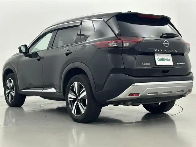 日産 エクストレイル G e－4ORCE 熊本県 2023(令5)年 3.2万km ダイヤモンドブラック 純正ナビ（ApplCarPlay・AndroidAuto・フルセグ・BT・USB）　/全周囲カメラ　/ビルトインＥＴＣ２．０　/純正前後ドライブレコーダー　/インテリジェントルームミラー　/パワーバックドア　/全席シートヒーター　/前席パワーシート/レーダークルーズコントロール/ハンドル支援/車線逸脱警報/標識認識機能/ふらつき警報機能/プロパイロット/踏み間違い防止/エマージェンシーブレーキ/ブラインドスポットモニター/前後クリアランスソナー/純正フロアマット/純正19インチAW/オートライト/オートマチックハイビーム/LEDヘッドライト/フォグランプ/スマートキー/プッシュスタート