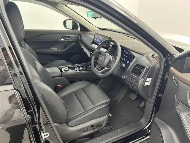 日産 エクストレイル G e－4ORCE 熊本県 2023(令5)年 3.2万km ダイヤモンドブラック 純正ナビ（ApplCarPlay・AndroidAuto・フルセグ・BT・USB）　/全周囲カメラ　/ビルトインＥＴＣ２．０　/純正前後ドライブレコーダー　/インテリジェントルームミラー　/パワーバックドア　/全席シートヒーター　/前席パワーシート/レーダークルーズコントロール/ハンドル支援/車線逸脱警報/標識認識機能/ふらつき警報機能/プロパイロット/踏み間違い防止/エマージェンシーブレーキ/ブラインドスポットモニター/前後クリアランスソナー/純正フロアマット/純正19インチAW/オートライト/オートマチックハイビーム/LEDヘッドライト/フォグランプ/スマートキー/プッシュスタート