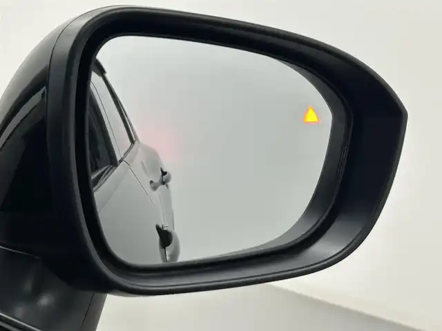 日産 エクストレイル G e－4ORCE 熊本県 2023(令5)年 3.2万km ダイヤモンドブラック 純正ナビ（ApplCarPlay・AndroidAuto・フルセグ・BT・USB）　/全周囲カメラ　/ビルトインＥＴＣ２．０　/純正前後ドライブレコーダー　/インテリジェントルームミラー　/パワーバックドア　/全席シートヒーター　/前席パワーシート/レーダークルーズコントロール/ハンドル支援/車線逸脱警報/標識認識機能/ふらつき警報機能/プロパイロット/踏み間違い防止/エマージェンシーブレーキ/ブラインドスポットモニター/前後クリアランスソナー/純正フロアマット/純正19インチAW/オートライト/オートマチックハイビーム/LEDヘッドライト/フォグランプ/スマートキー/プッシュスタート
