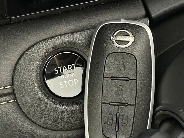 日産 セレナ ハイウェイスター V 新潟県 2023(令5)年 6.6万km ダイヤモンドブラック メーカーナビ/(FM.AM.フルセグ.Bluetooth)/(AppleCarPlay.AndroidAuto)/アラウンドビューモニター/エマージェンシーブレーキ/レーンキープアシスト/オートマチックハイビーム/プロパイロット/コーナーセンサー/革巻きステアリング/ステアリングリモコン/ステアヒーター/LEDオートライト/フォグランプ/スマートルームミラー/両側パワースライドドア/ハンズフリースライドドア/Qiおくだけ充電/SOSコール/パドルシフト/ドライブレコーダー/1.2列目シートヒーター/プッシュスタート/スマートキー×2/フロアマット