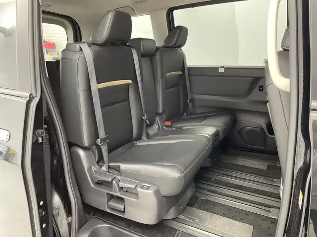 日産 セレナ ハイウェイスター V 新潟県 2023(令5)年 6.6万km ダイヤモンドブラック メーカーナビ/(FM.AM.フルセグ.Bluetooth)/(AppleCarPlay.AndroidAuto)/アラウンドビューモニター/エマージェンシーブレーキ/レーンキープアシスト/オートマチックハイビーム/プロパイロット/コーナーセンサー/革巻きステアリング/ステアリングリモコン/ステアヒーター/LEDオートライト/フォグランプ/スマートルームミラー/両側パワースライドドア/ハンズフリースライドドア/Qiおくだけ充電/SOSコール/パドルシフト/ドライブレコーダー/1.2列目シートヒーター/プッシュスタート/スマートキー×2/フロアマット