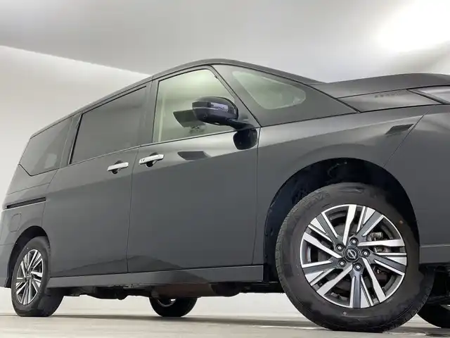 日産 セレナ ハイウェイスター V 新潟県 2023(令5)年 6.6万km ダイヤモンドブラック メーカーナビ/(FM.AM.フルセグ.Bluetooth)/(AppleCarPlay.AndroidAuto)/アラウンドビューモニター/エマージェンシーブレーキ/レーンキープアシスト/オートマチックハイビーム/プロパイロット/コーナーセンサー/革巻きステアリング/ステアリングリモコン/ステアヒーター/LEDオートライト/フォグランプ/スマートルームミラー/両側パワースライドドア/ハンズフリースライドドア/Qiおくだけ充電/SOSコール/パドルシフト/ドライブレコーダー/1.2列目シートヒーター/プッシュスタート/スマートキー×2/フロアマット