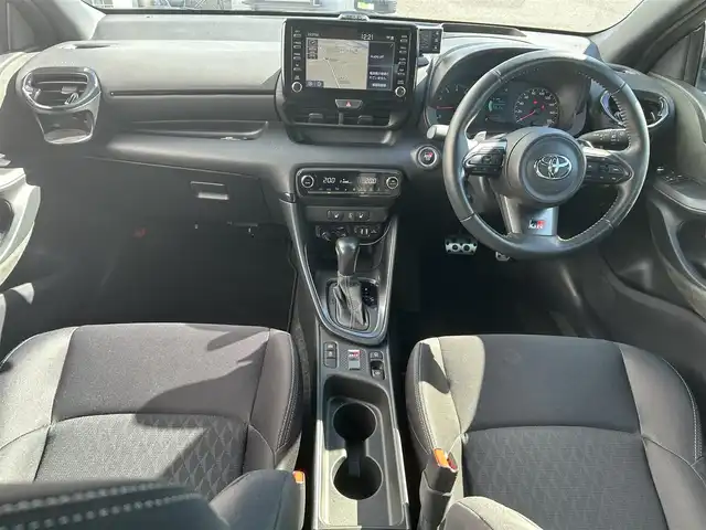 トヨタ ＧＲヤリス RS 熊本県 2021(令3)年 6.2万km エモーショナルレッドⅡ 純正ナビ/・AM/FM/USB/BT/バックカメラ/トヨタセーフティセンス/・レーントレーシングアラート/・プリクラッシュセーフティシステム/・ブラインドスポットモニター/・クリアランスソナー/・リヤクロストラフィックアラート/・パーキングサポートブレーキ/・ヘッドアップディスプレイ/・ロードサインアシスト/・レーダークルーズコントロール/・オートマチックハイビーム/前後コーナーセンサー/車両接近通報装置/革巻きステアリング/・ステアリングリモコン/・パドルシフト/・ステアリングヒーター/オートライト/・LEDライト/・フォグランプ/・ヘッドライトレベライザー/D/N席シートヒーター/前後ドライブレコーダー/ETC/電動格納ミラー/・ウィンカーミラー/レーザー探知機（ZERO307LV）/電動サイドブレーキ/・ホールドボタン/トノカバー/純正フロアマット/純正アルミホイール/社外マフラー（ガナドール）/スマートキー/・スペアキー