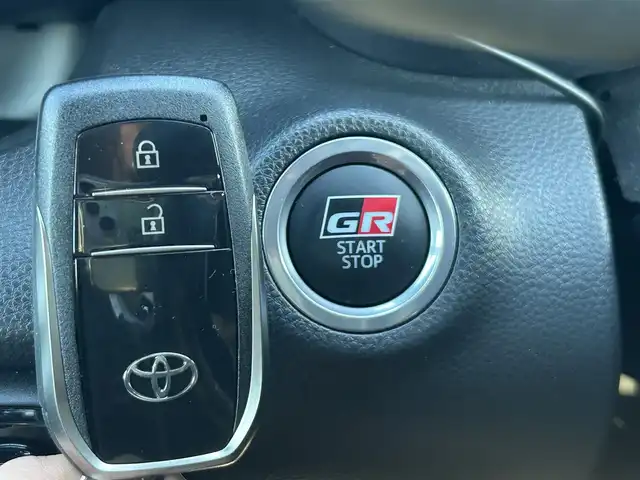トヨタ ＧＲヤリス RS 熊本県 2021(令3)年 6.2万km エモーショナルレッドⅡ 純正ナビ/・AM/FM/USB/BT/バックカメラ/トヨタセーフティセンス/・レーントレーシングアラート/・プリクラッシュセーフティシステム/・ブラインドスポットモニター/・クリアランスソナー/・リヤクロストラフィックアラート/・パーキングサポートブレーキ/・ヘッドアップディスプレイ/・ロードサインアシスト/・レーダークルーズコントロール/・オートマチックハイビーム/前後コーナーセンサー/車両接近通報装置/革巻きステアリング/・ステアリングリモコン/・パドルシフト/・ステアリングヒーター/オートライト/・LEDライト/・フォグランプ/・ヘッドライトレベライザー/D/N席シートヒーター/前後ドライブレコーダー/ETC/電動格納ミラー/・ウィンカーミラー/レーザー探知機（ZERO307LV）/電動サイドブレーキ/・ホールドボタン/トノカバー/純正フロアマット/純正アルミホイール/社外マフラー（ガナドール）/スマートキー/・スペアキー