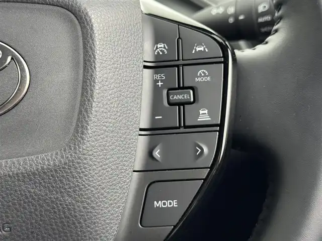 トヨタ プリウス G 福岡県 2023(令5)年 2.1万km プラチナホワイトパールマイカ 純正ＤＡ／フルセグＴＶ　/バックカメラ　/ビルトインＥＴＣ２．０　/レーダークルーズコントロール　/コーナーセンサー　/衝突被害軽減ブレーキ　/レーンキープ　/アクセル踏み間違い防止　/ＢＳＭ　/シートヒーター　/ＬＥＤ