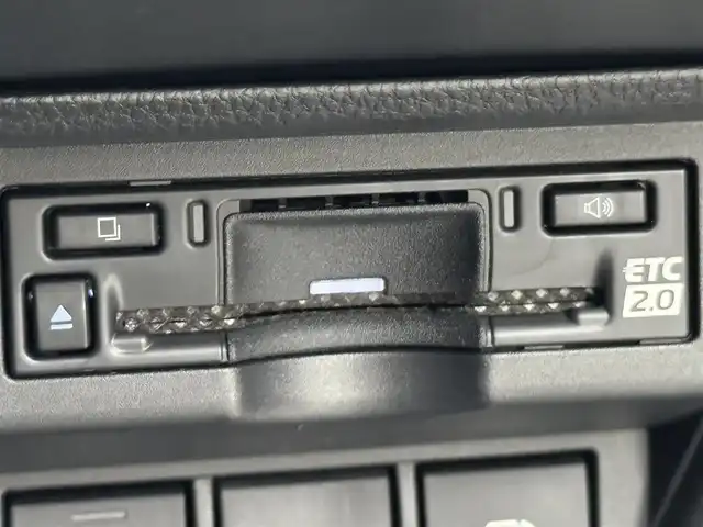 トヨタ プリウス G 福岡県 2023(令5)年 2.1万km プラチナホワイトパールマイカ 純正ＤＡ／フルセグＴＶ　/バックカメラ　/ビルトインＥＴＣ２．０　/レーダークルーズコントロール　/コーナーセンサー　/衝突被害軽減ブレーキ　/レーンキープ　/アクセル踏み間違い防止　/ＢＳＭ　/シートヒーター　/ＬＥＤ